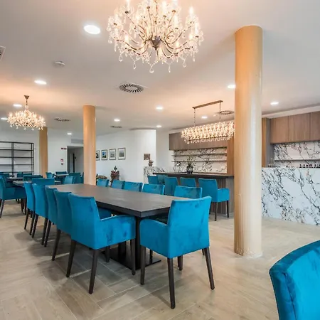 Apartment In With Heated Swimming Pool