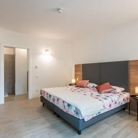 Apartment In With Heated Swimming Pool