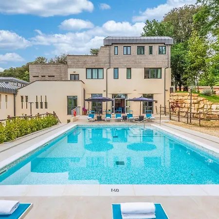Apartment In With Heated Swimming Pool *